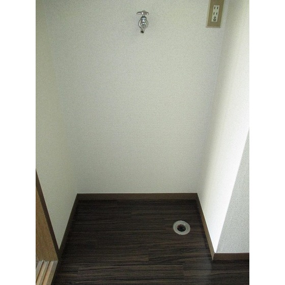 ファミーユヤマダ ★室内洗濯機置場★