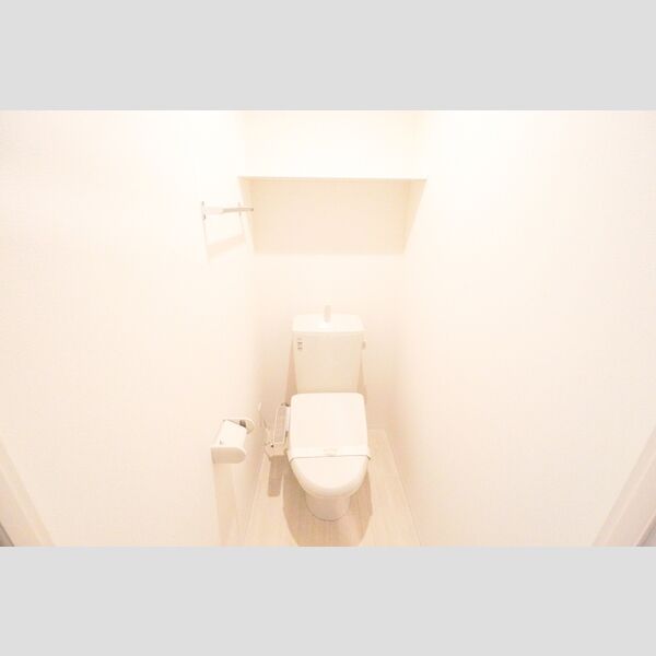 シェルト新都心502号室 温水洗浄便座