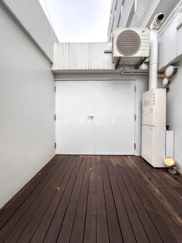 カスタリア市ヶ谷地下1階 テラス参考写真（1F-B1タイプ）