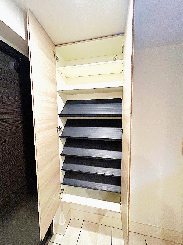 プレニーズ護国寺PREMIER地下1階 玄関