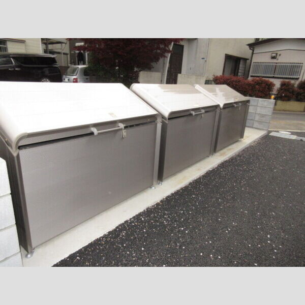 コートミカエルB 敷地内ごみ捨て場