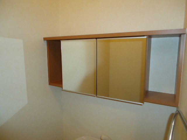 ラビランスＡ205号室 トイレ収納