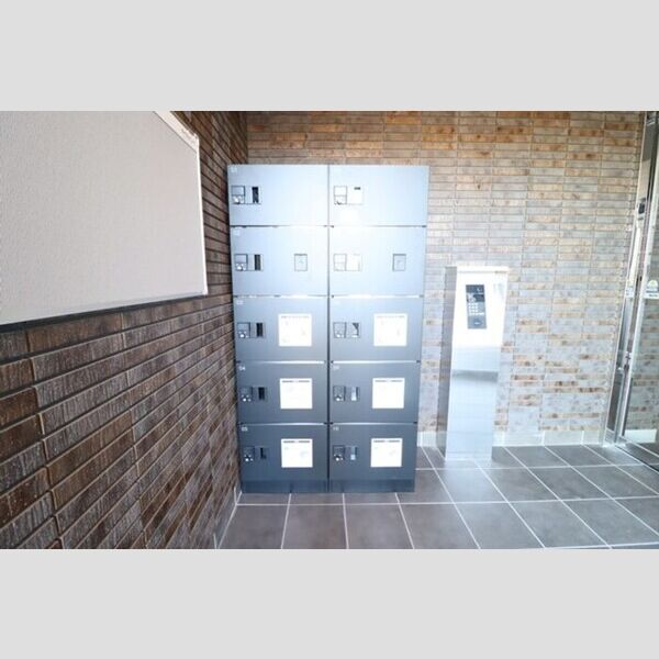 WEST COURT 結 宅配ボックス