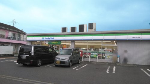 高石戸建 【コンビニエンスストア】ファミリーマート 川崎東百合丘店まで1159ｍ