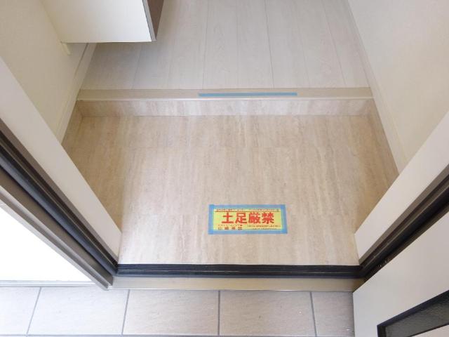 ニューリバーサイド 玄関