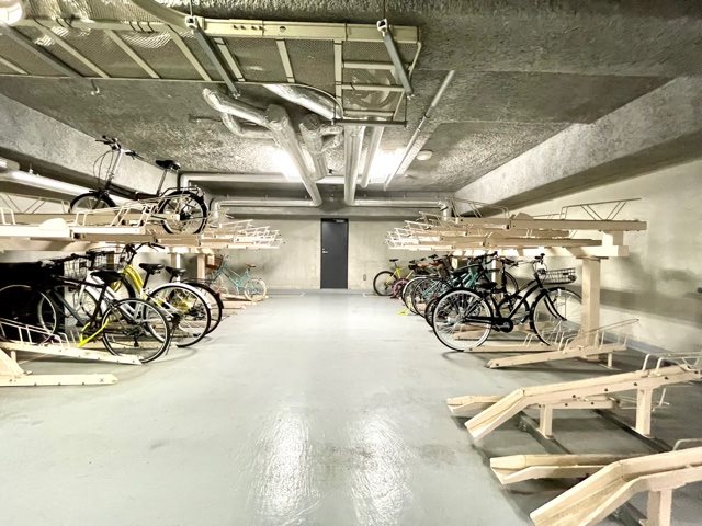 レジディア市谷薬王寺4階 駐輪場