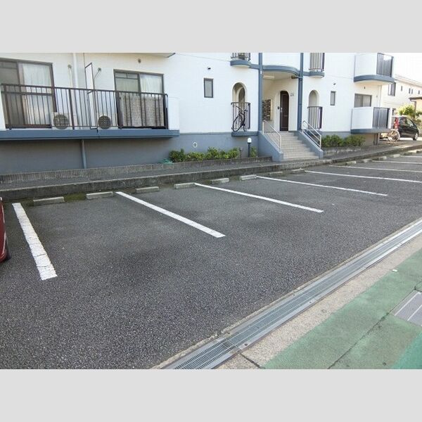 クレスト・マンション 駐車場