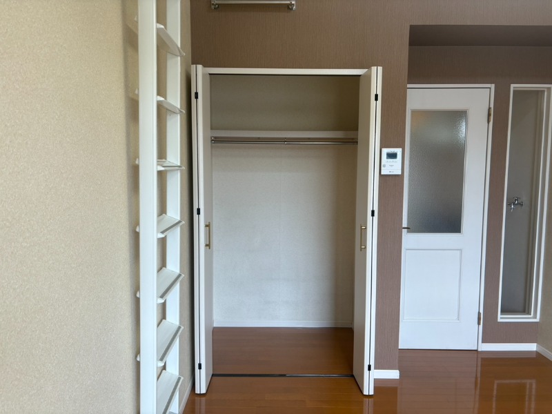 ロッシェル若松3号棟2階 収納