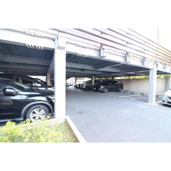 エル・モビック 駐車場