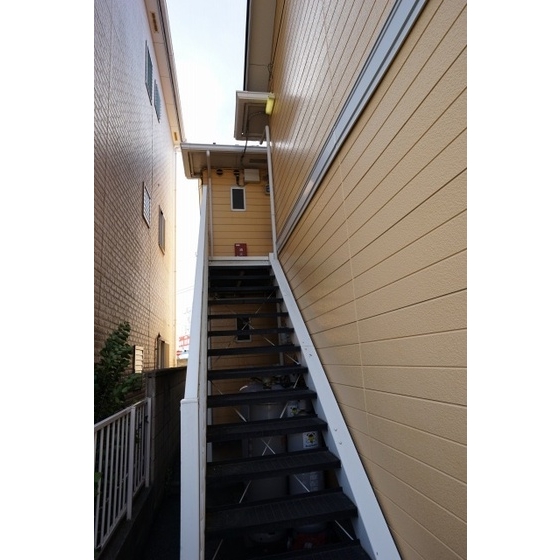 ツインズＢ棟0101号室 階段