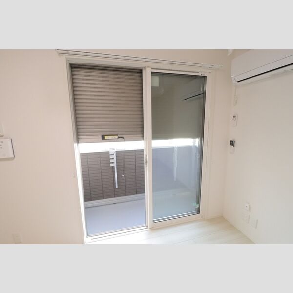 コリーヌヴェール日進306号室 シャッター