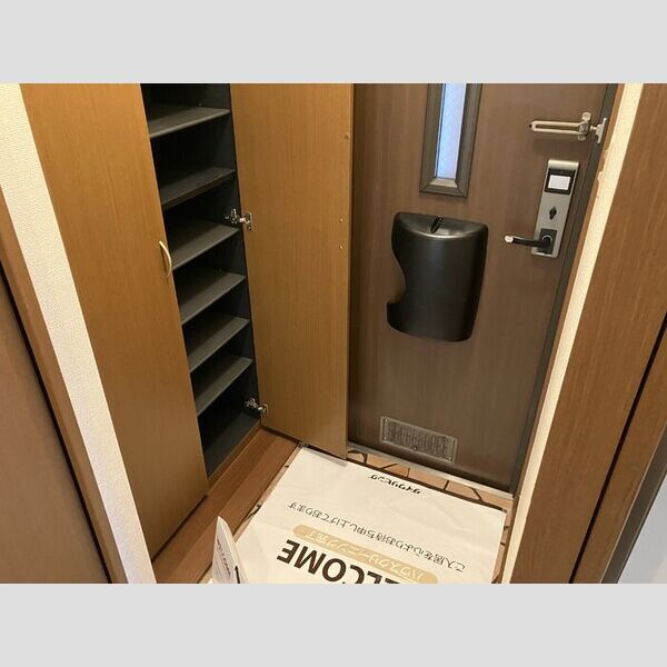 ベネツォーネ　C 玄関