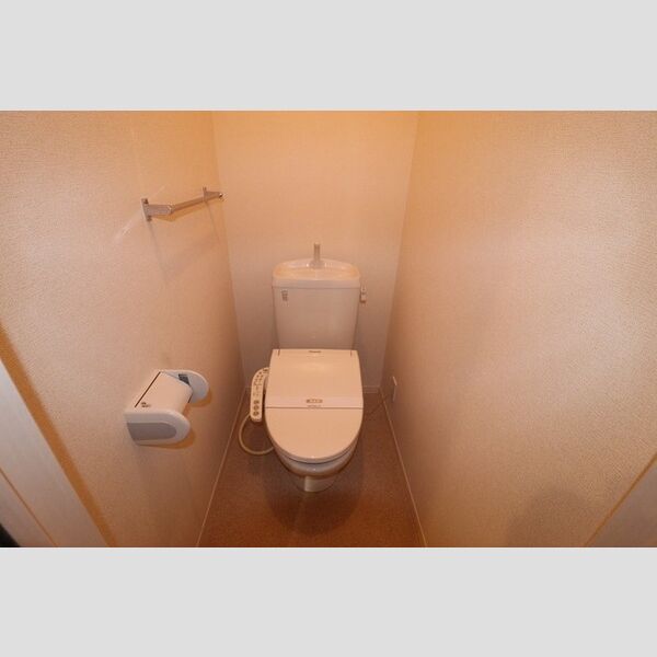 オベルジーヌ　B202号室 トイレ　温水洗浄暖房便座