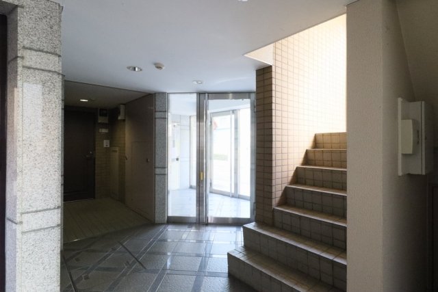 ロイヤルアーバン駒場東大 エントランス