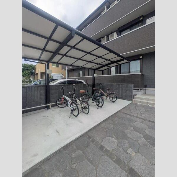 アリュール 周辺