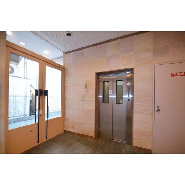 カメットI402号室 エントランス