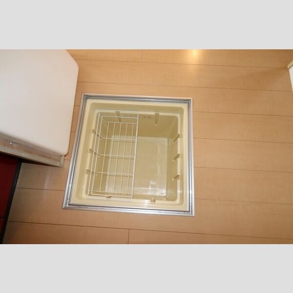 サニーモール　壱番館103号室 キッチン　床下収納