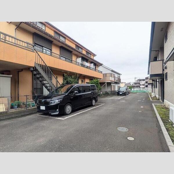 メゾン小柳202号室 駐車場