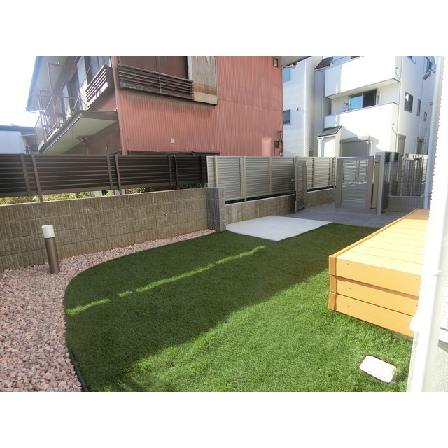 ビコローレ　ポストD号室 南向きの専用庭・駐輪スペース付