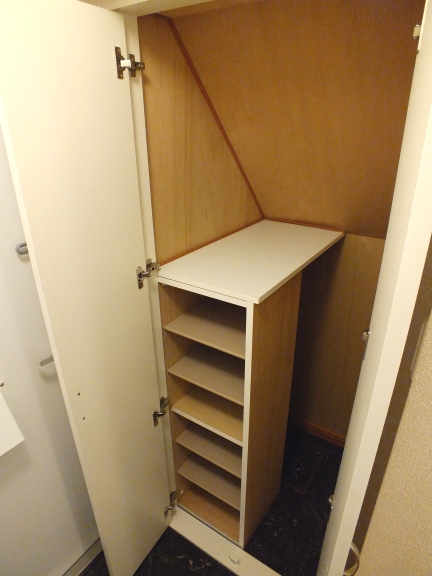 レオパレスシュマン102号室 １階の下駄箱