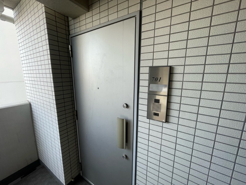 レグラス横浜吉野町7階 玄関ドア