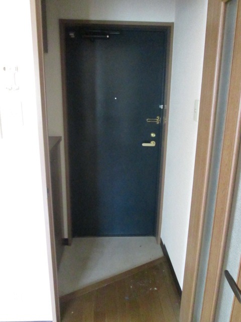 メゾンドコート八丁堀8階 玄関