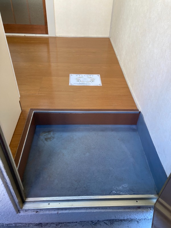 ハイツ月山 玄関