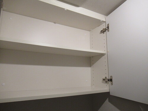 ザ・スカイクルーズタワー9階 トイレ上部収納