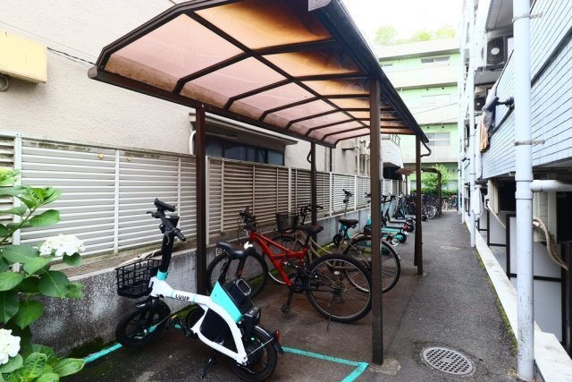 プライム池袋1階 駐輪場