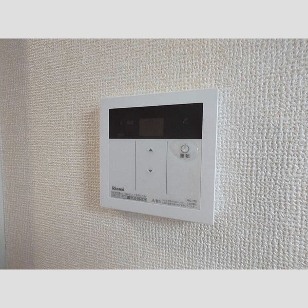 ロイヤルコート　壱番館102号室 給湯リモコン