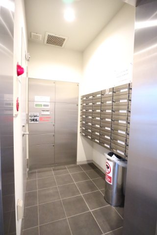 プラウドフラット新宿河田町4階 宅配ボックス