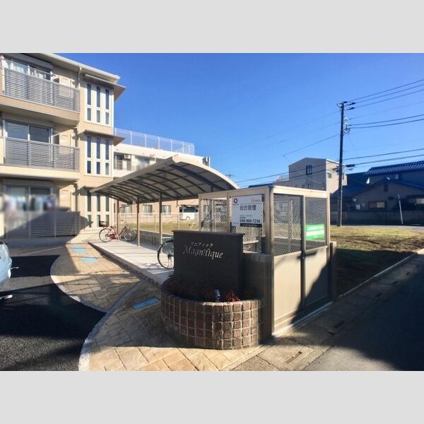 マニフィック 駐輪場