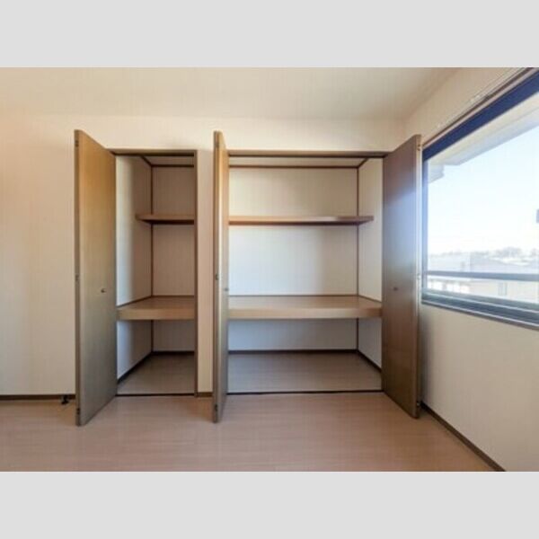 ロイヤルハウス　A302号室 収納