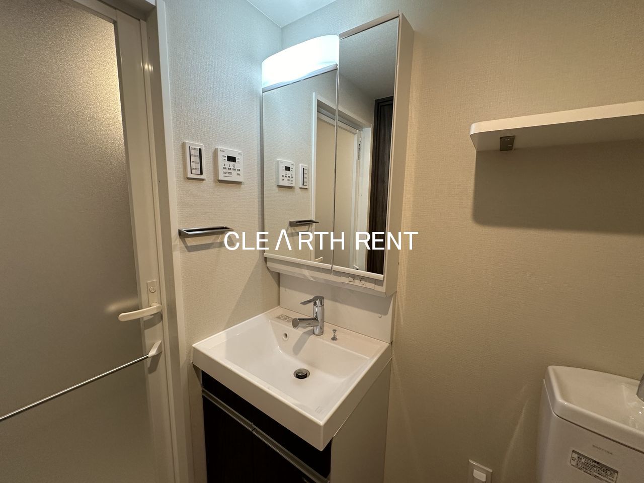 コンシェリア駒込 ＨＩＬＬＴＯＰ ＳＱＵＡＲＥ7階 鏡裏には収納スペースを確保