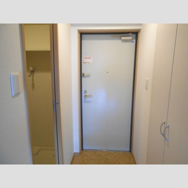 ウィスタリア 玄関