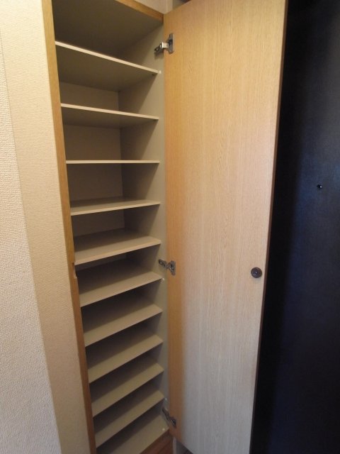 ネオマイム横浜台町 靴入