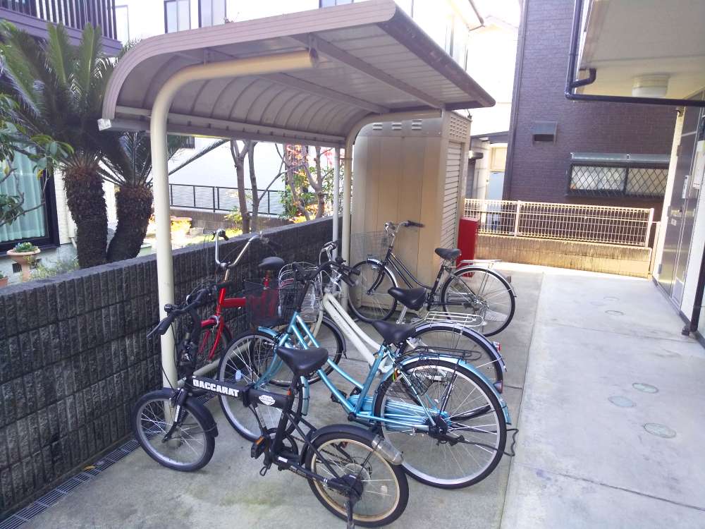 レオパレスサンクワイエット304号室 駐輪場