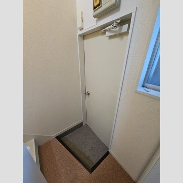 Y art105号室 玄関