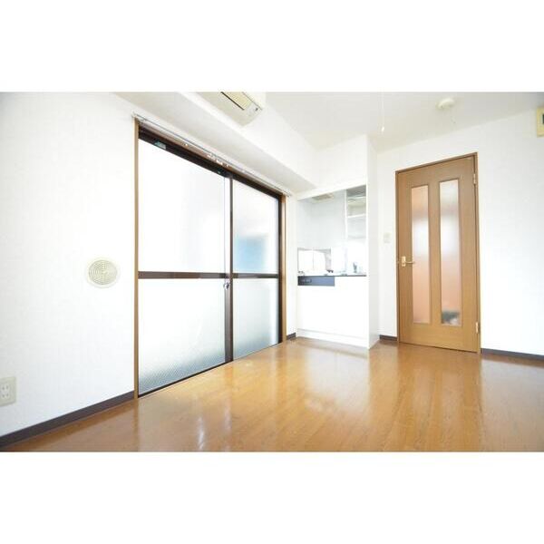 ロリーファイブ201号室 リビング