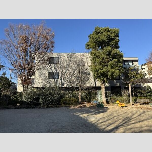  ルミエール　ドゥ―ス101号室 隣接の公園からの外観♪