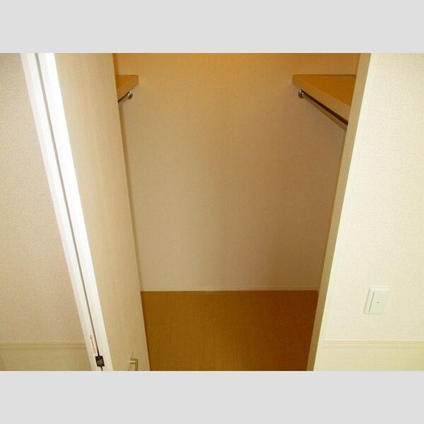 ヴェルデ コリーナ　壱番館103号室 ウォークインクローゼット