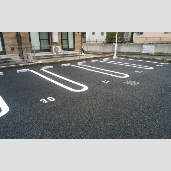 ヴェルデ コリーナ　弐番館202号室 駐車場