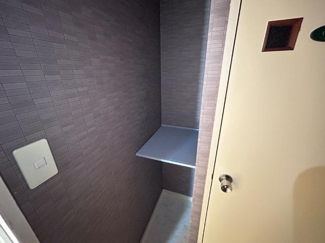 ロイヤルメゾン高森202号室 トイレ横収納