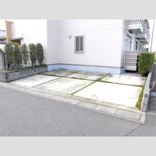 メゾンクレール 駐車場