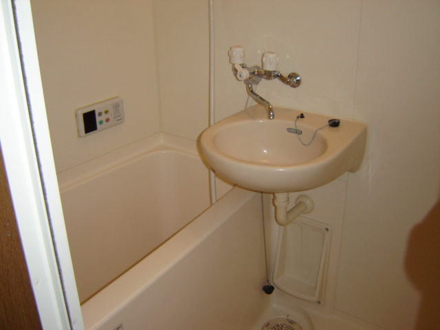 ロズウェルシブヤ201号室 同建物別部屋の参考画像