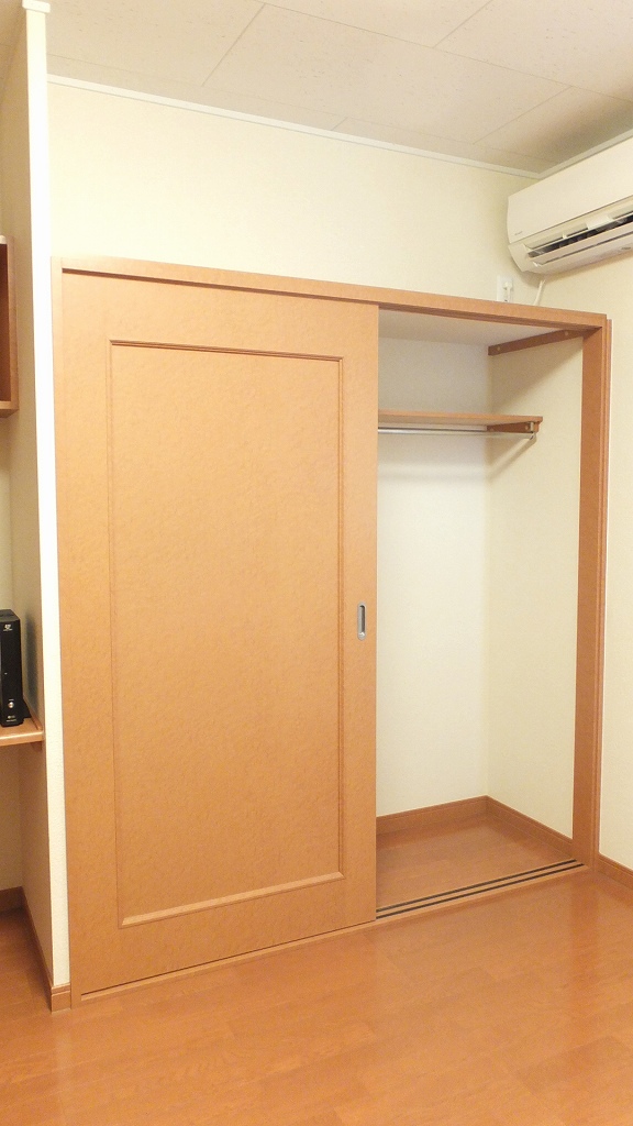 レオパレスセレッソセカンド クローゼット