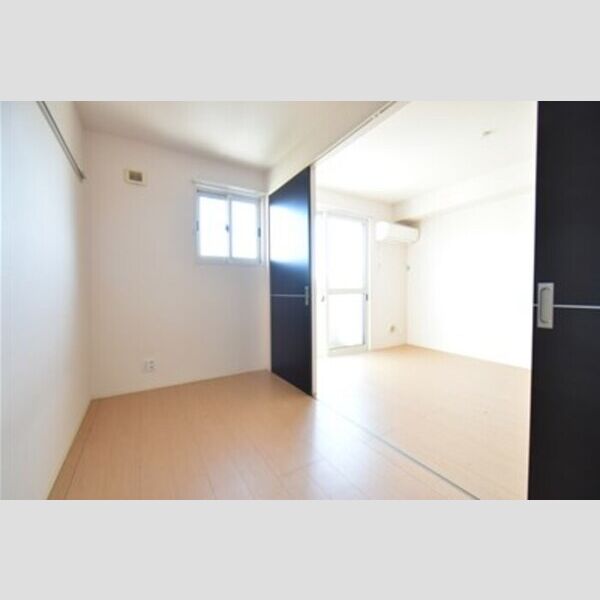 モナリエ稲荷森202号室 居室とリビングダイニング