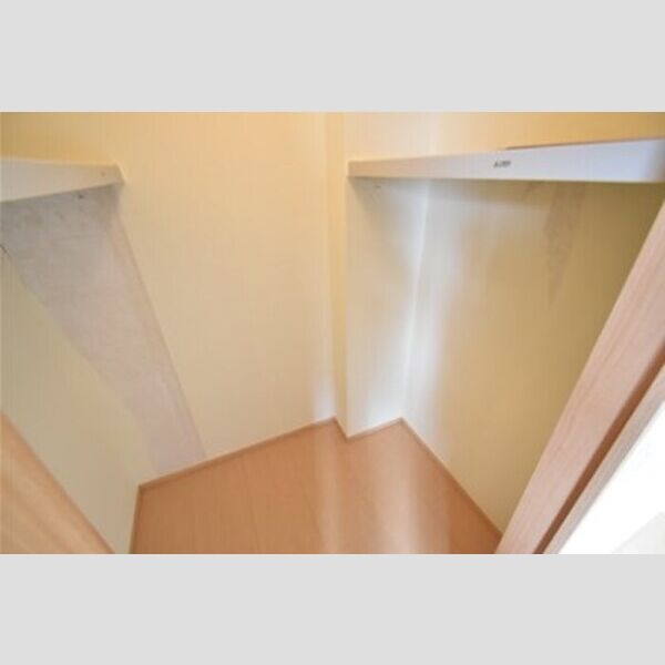 ラディアント103号室 ウォークインクローゼット