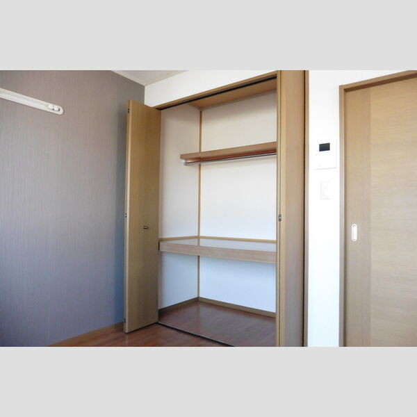 ラフィーネ201号室 収納は1間分あります☆