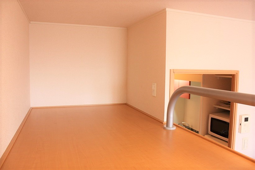 レオパレス友306号室 ハイベッド上部